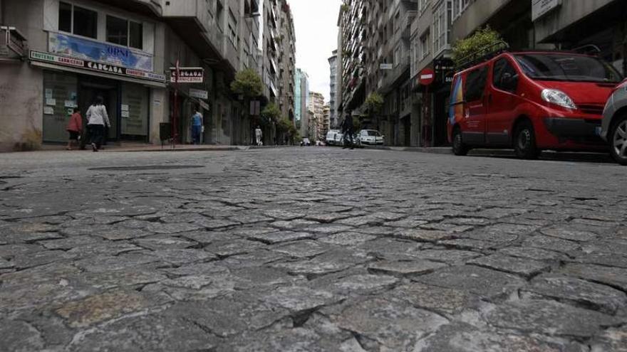 Estado del firme de la Avenida de La Habana que se quiere reparar.