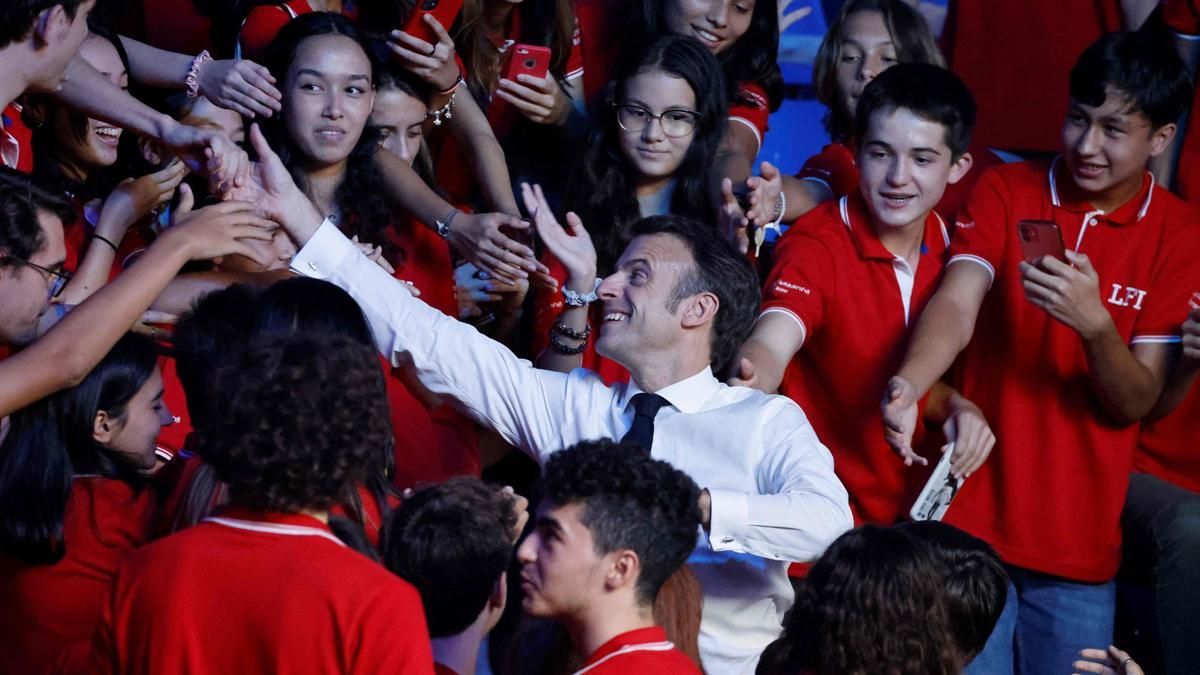 Macron visita un centro de Muay thai en Bangkok