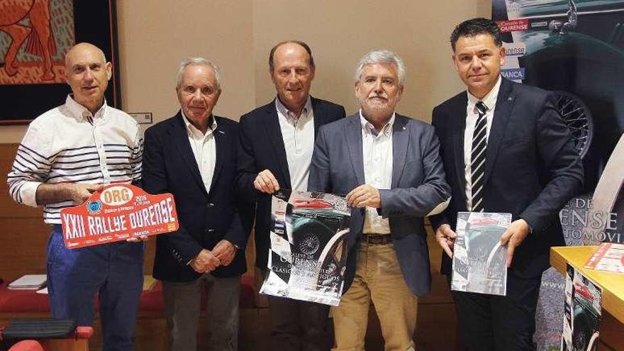 Asistentes a la presentación del rallye de clásicos. // I.Osorio