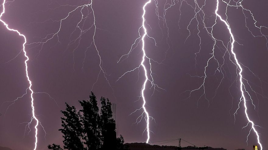 Registrado el rayo más largo del mundo: un relámpago de 830 kilómetros, el equivalente a la distancia entre Bilbao y Sevilla