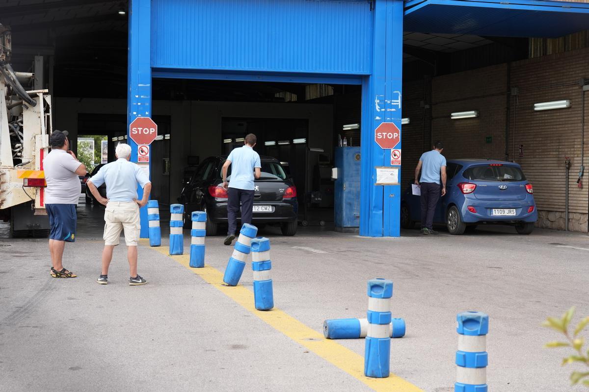 Servicio de una ITV en Castelló, en una imagen de archivo.