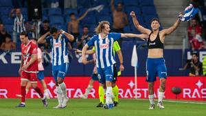 Los jugadores del Espanyol celebrando el gol de la victoria ante el Rayo Vallecano