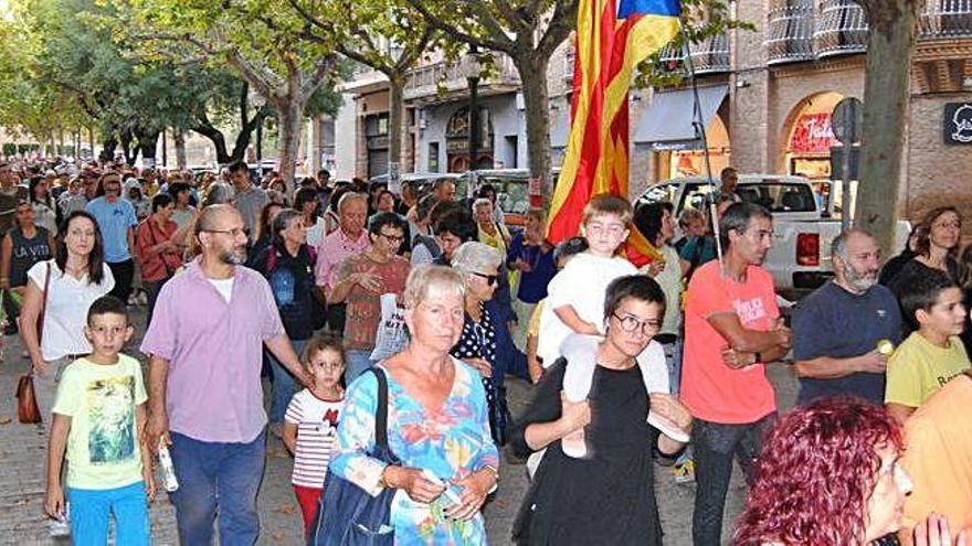 La manifestació va recórrer alguns carrers de la ciutat i va acabar a la caserna de la Guàrdia Civil