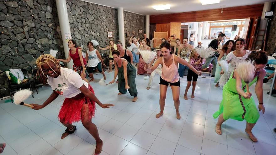 Artesanía de kilómetro cero y ritmos africanos clausuran la séptima edición del Festival Taganana