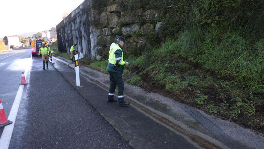 Vuelca un coche tras chocar contra otro en el Vial del Puerto de Vilagarcía