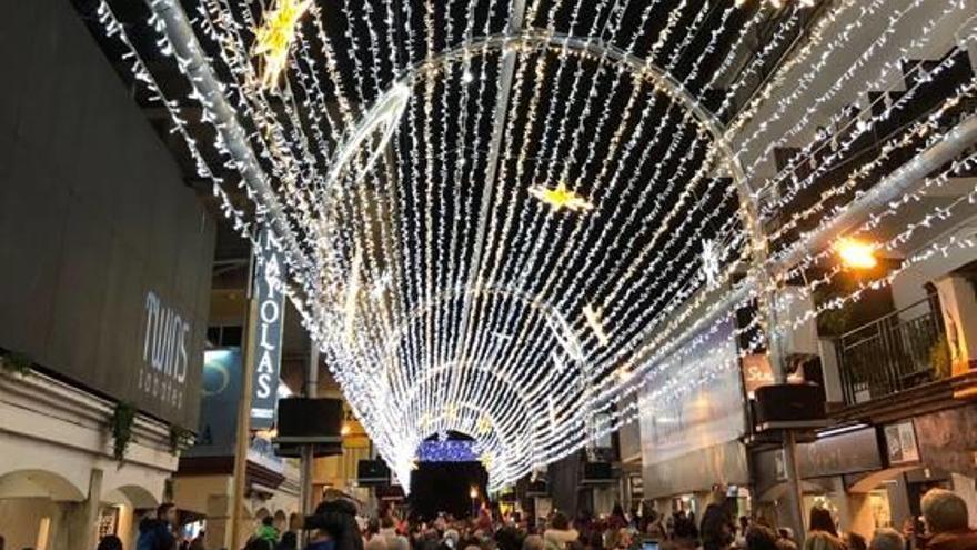 Platja d&#039;Aro encén el túnel de llums de Nadal