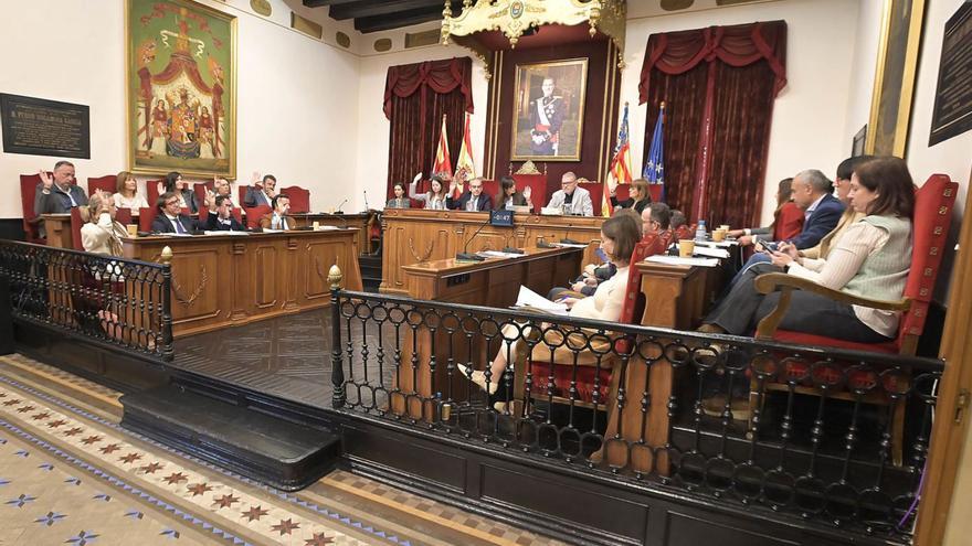 Pleno ordinario de febrero en el Salón de Plenos del Ayuntamiento de Elche. | MATÍAS SEGARRA