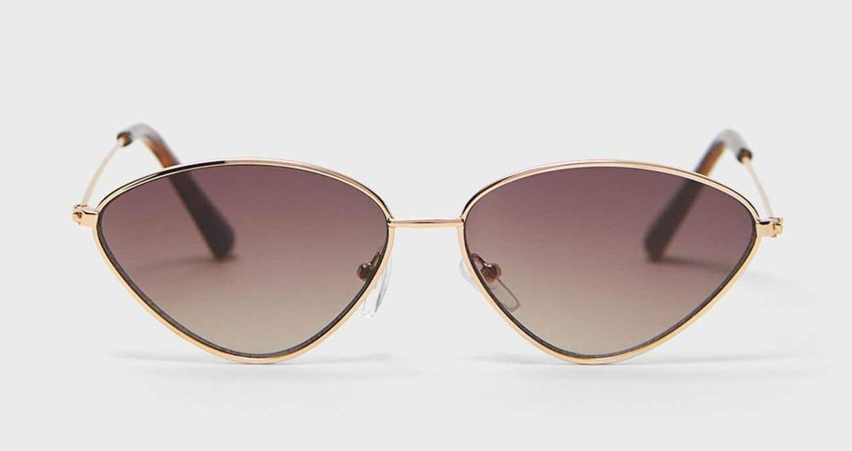 Gafas de sol con montura metálica, de Stradivarius (precio: 9,99 euros)