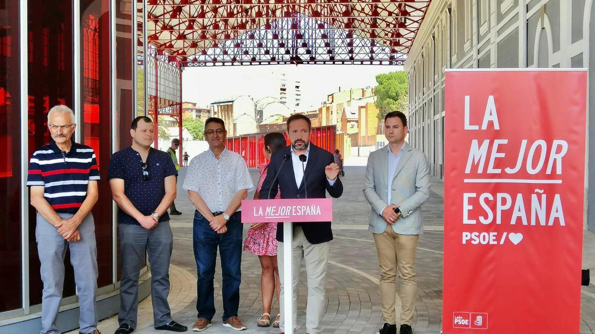 César Ramos, durante la presentación de la nueva línea ferroviaria.