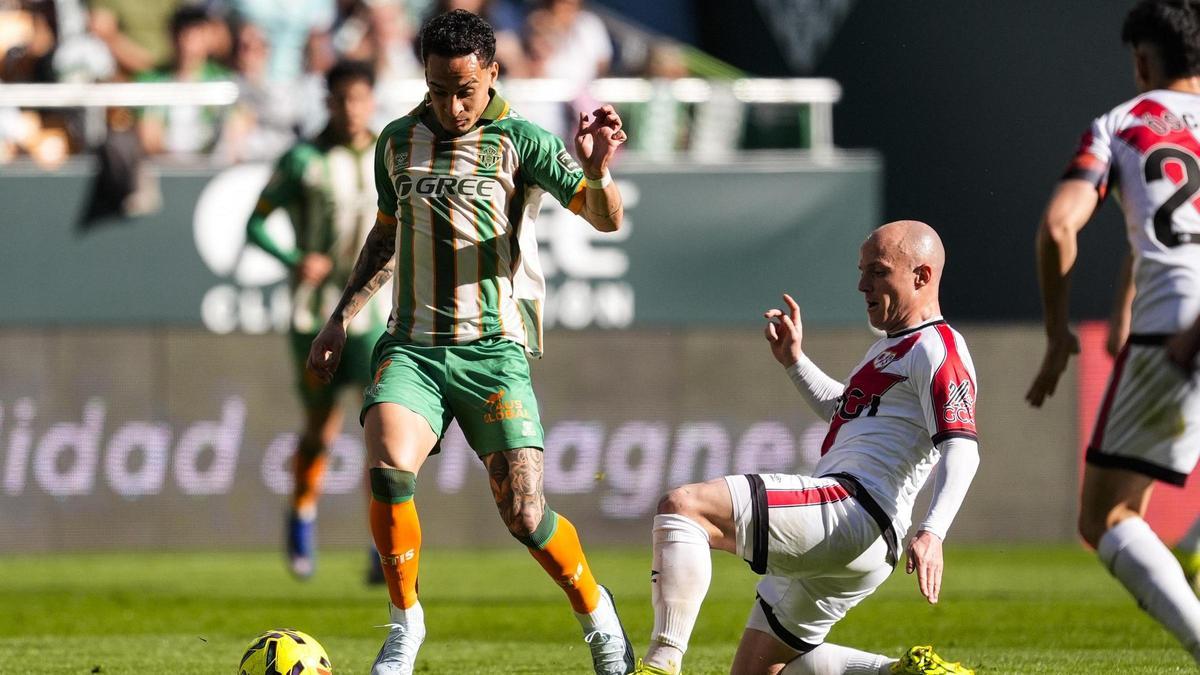 El Rayo frena a un Betis que se deja dos puntos en un choque que se alargó un cuarto de hora El Rayo frena a un Betis que se deja dos puntos en un choque que se alargó un cuarto de hora
