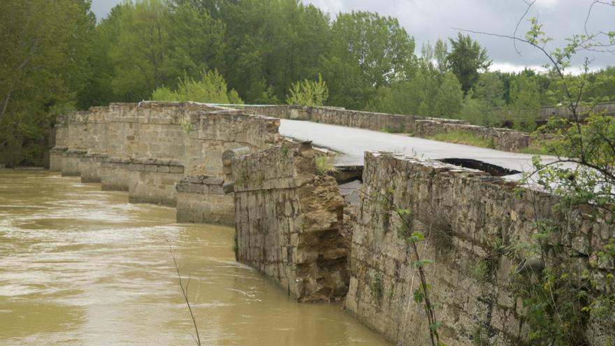 Estado actual del puente de piedra Castrogonzalo.