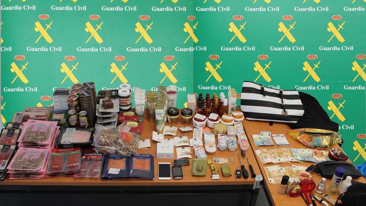 La Guardia Civil detiene a tres mujeres por robar en perfumerías y supermercados de Andratx y Calvià