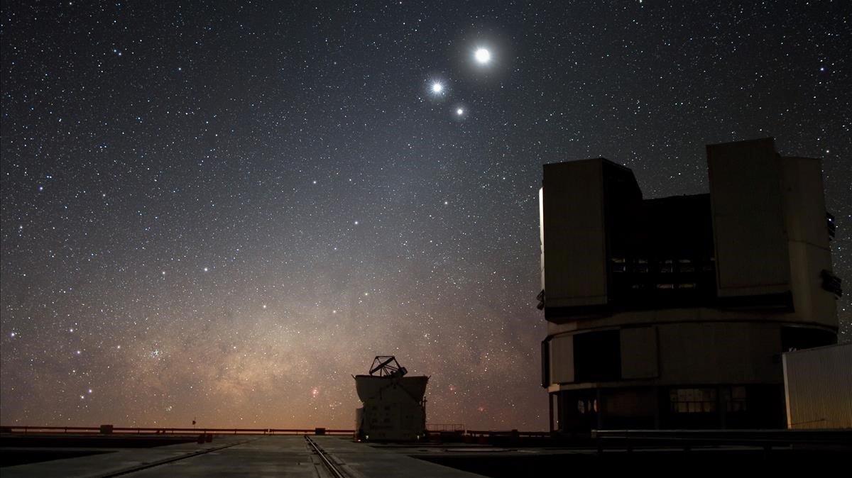 zentauroepp42684961 in the night sky over eso s very large telescope  vlt  obser191014163015