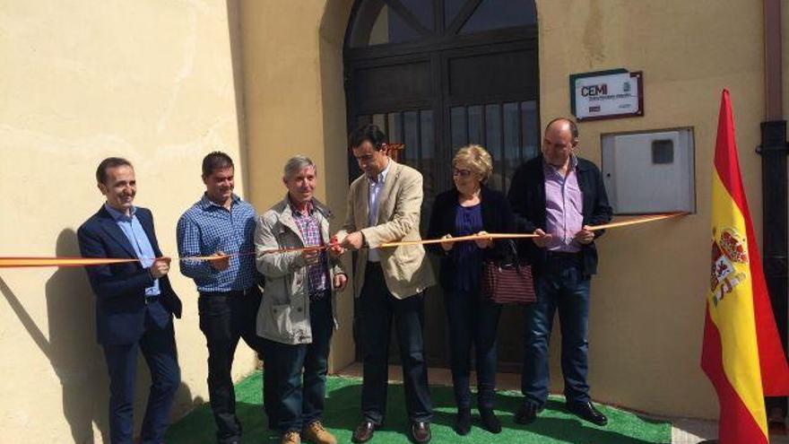 Fernando Martínez Maíllo inaugura el CEMI de Venialbo