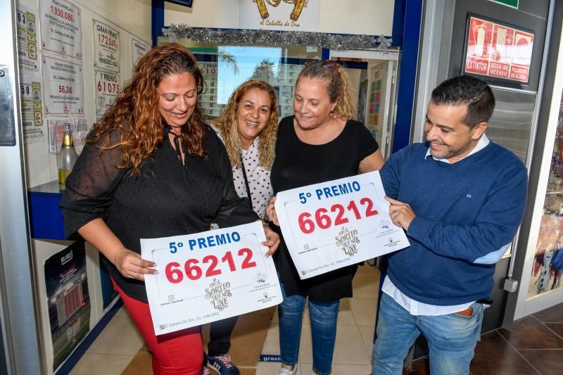 22-12-19  GRAN CANARIA. ZONA SUR. SAN BARTOLOME DE TIRAJANA. Seguimiento de la Loteria de Navidad en la Zona Sur, en la foto la Administracion de Loteria del Centro Comercial El Tablero que dio un 5º Premio. Fotos: Juan Castro.  | 22/12/2019 | Fotógrafo: Juan Carlos Castro