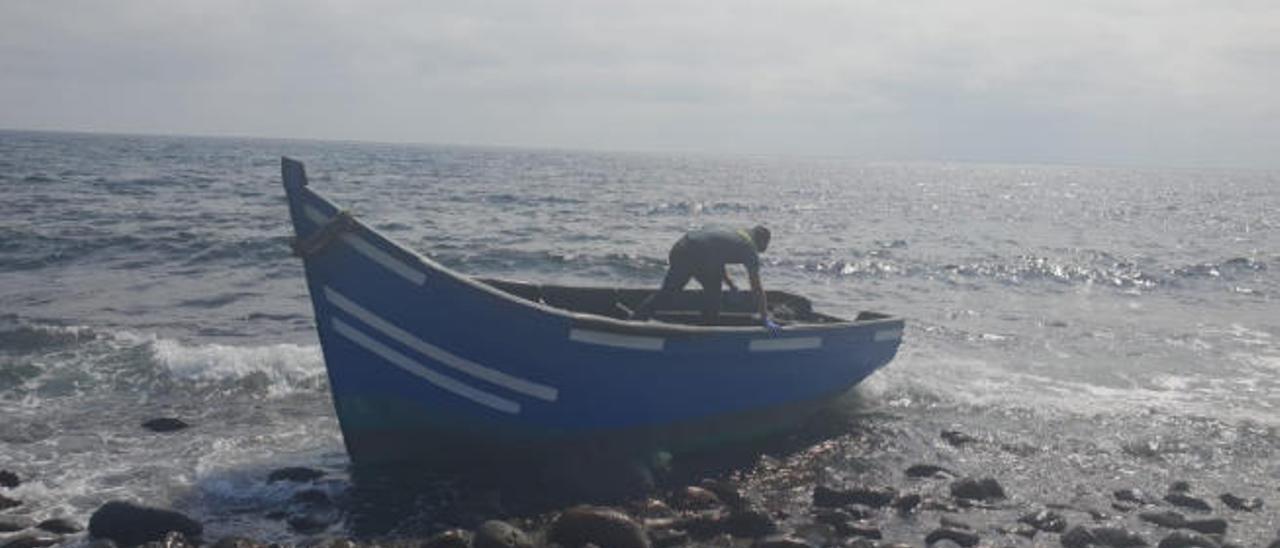 Traslado de los menores a otras islas ante la falta de respuesta del Estado