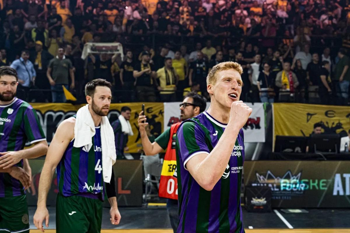 Alberto celebra la victoria en semifinales.