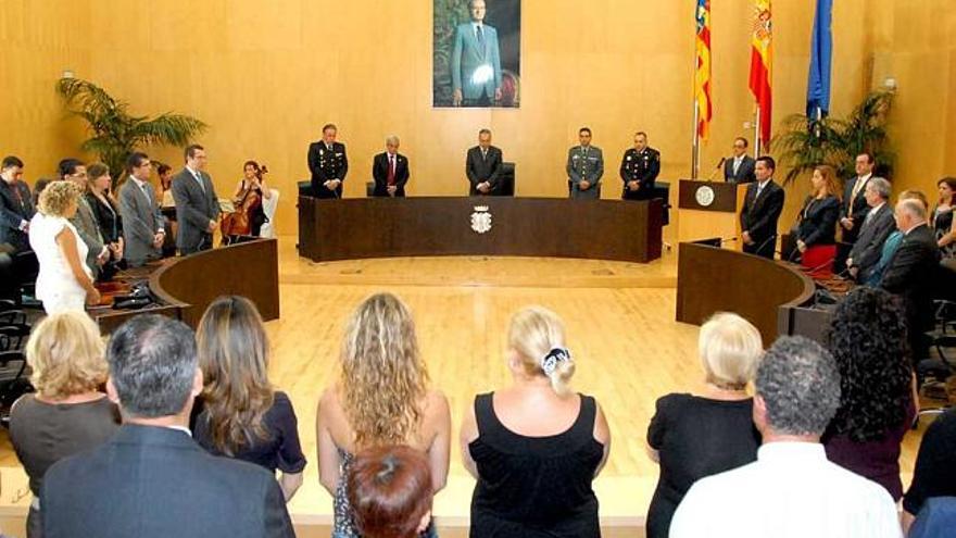 Instante del homenaje que se celebró ayer en el Ayuntamiento de Benidorm.