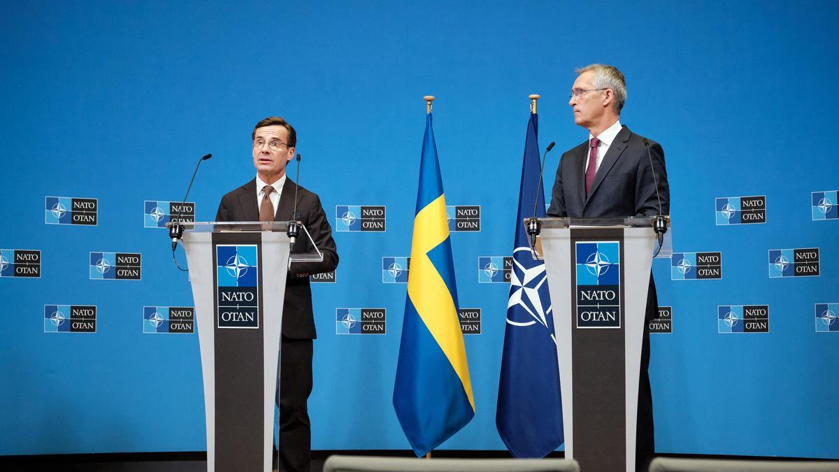 El primer ministro de Suecia, Ulf Kristersson, y el secretario general de la OTAN, Jens Stoltenberg
