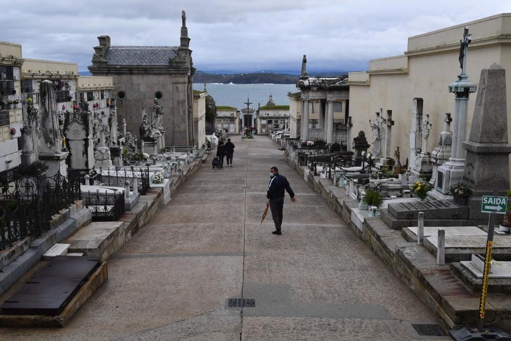 Más silencio que nunca por ''Difuntos'' en A Coruña