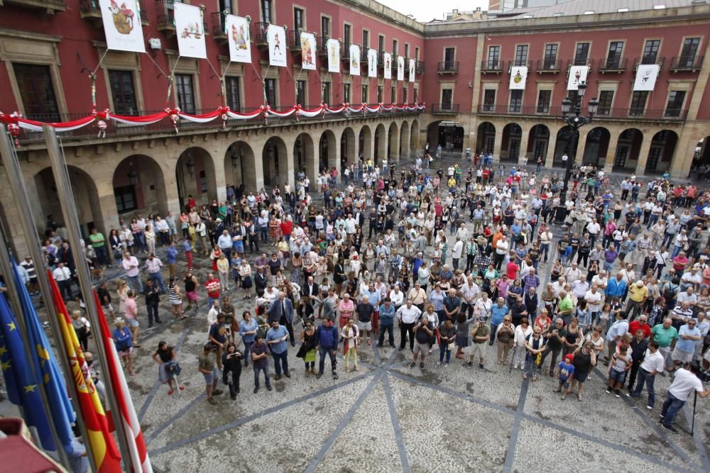 Minuto de silencio en Gijón