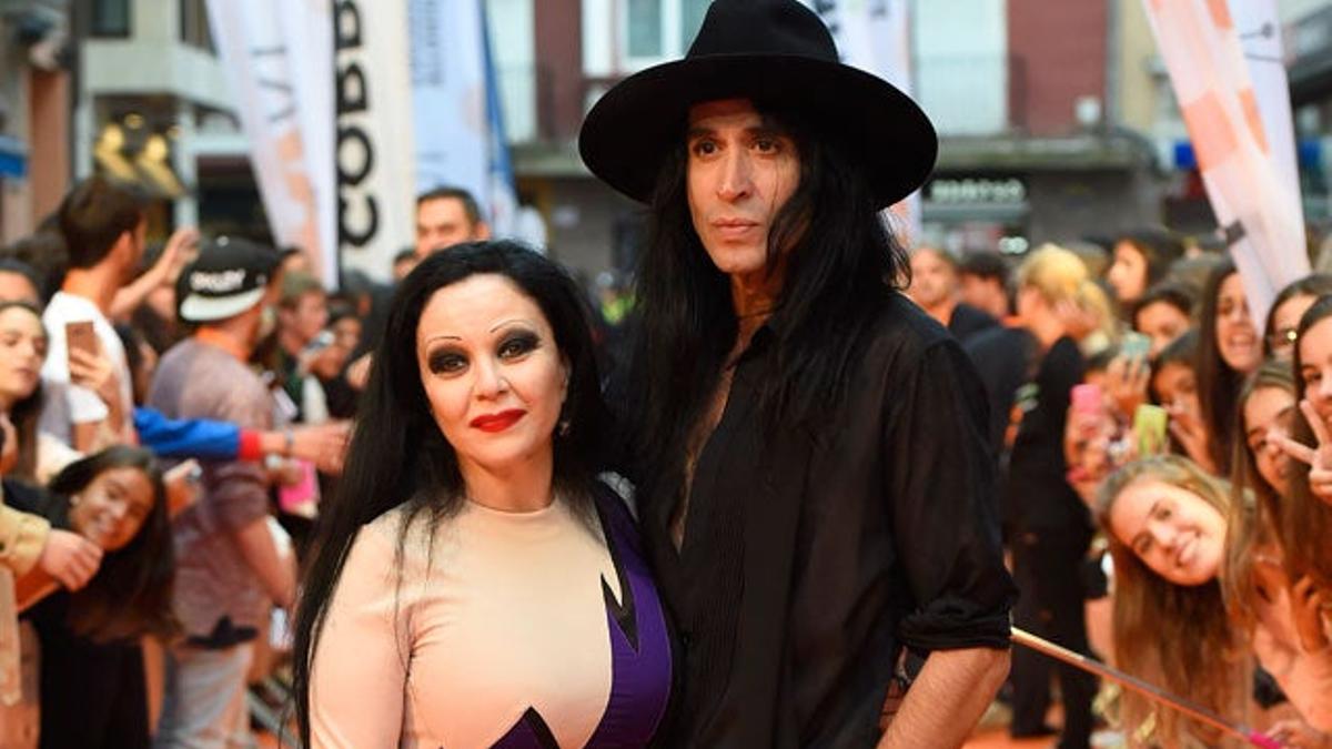 Alaska y Mario Vaquerizo en la alfombra naranja del FesTVal de Vitoria