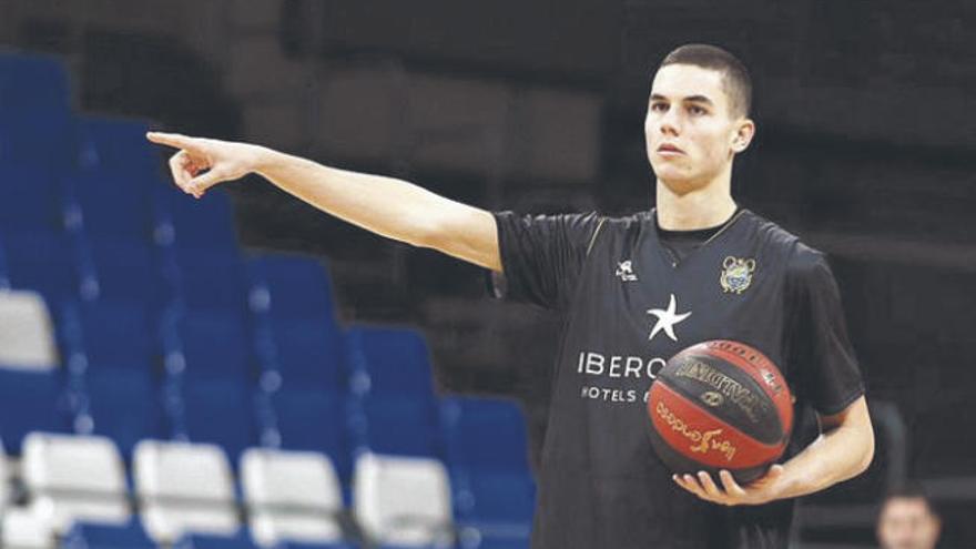 Alberto García, durante un entrenamiento con el CB Canarias.