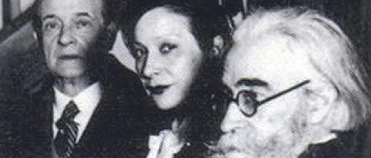 Josefina Blanco junto a Ramón del Valle Inclán, en primer término.
