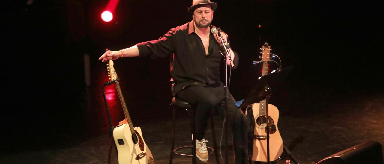 Ángel Petisme, que en septiembre publicará un disco que ya está adelantando en las plataformas digitales, en el concierto que ofreció en 2020 en la Mozart.