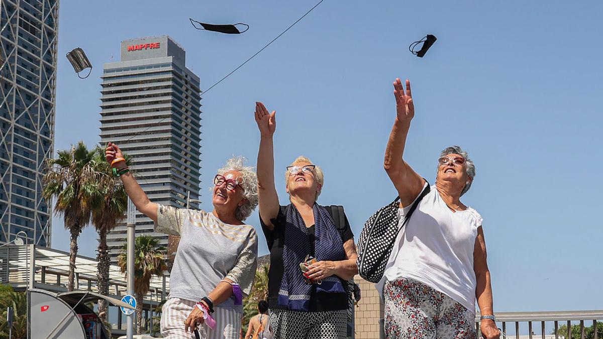 La mascareta a l’aire lliure deixarà de ser obligatòria a Espanya el 26 de juny