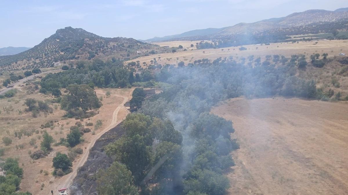 El incendio en un paraje de Belmez declarado este miércoles visto desde el aire en una imagen difundida por el Plan Infoca.