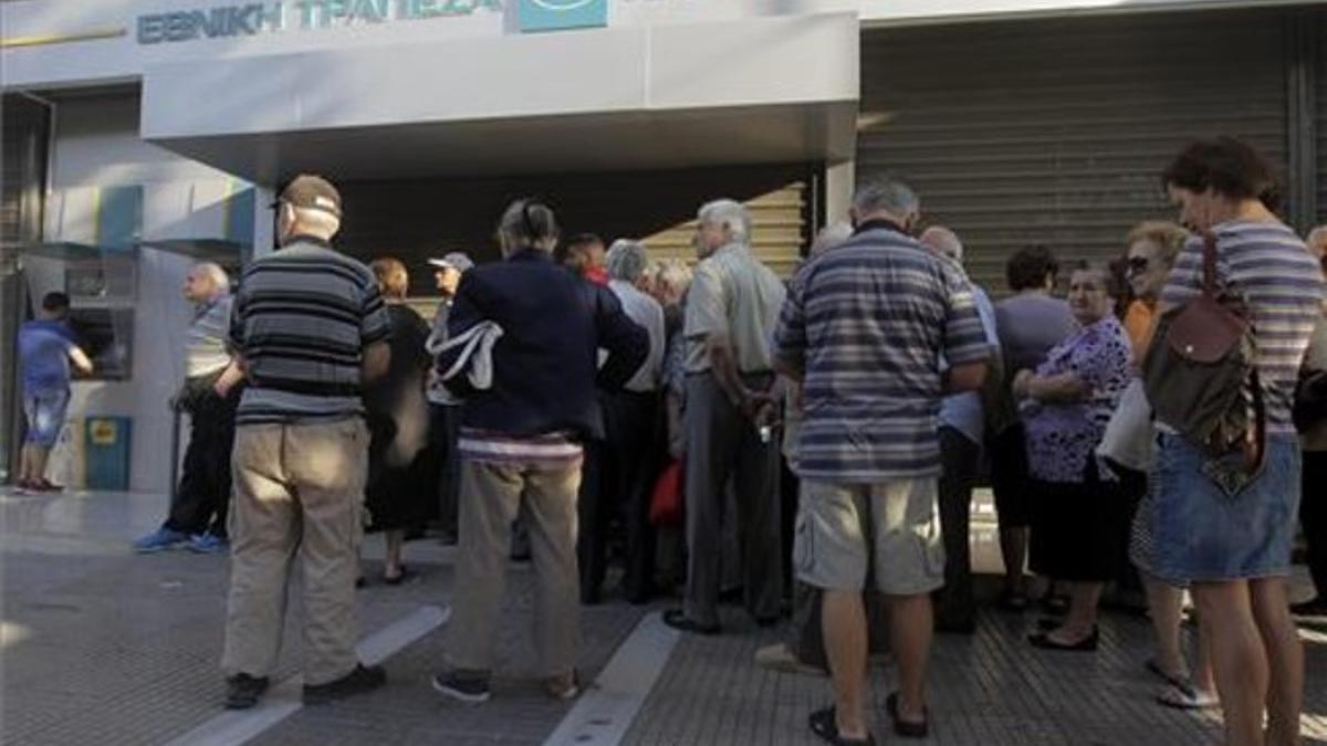 Las bolsas se desploman por el corralito en Grecia