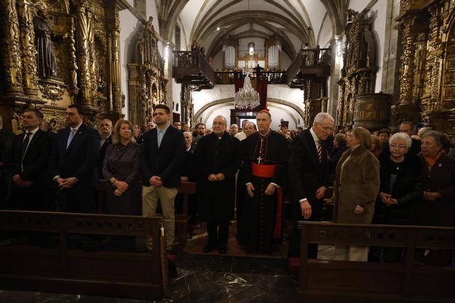 EN IMÁGENES: El cardenal Artime preside la fiesta del Socorro en Luanco, junto al Arzobispo y con la presencia de Adrián Barbón