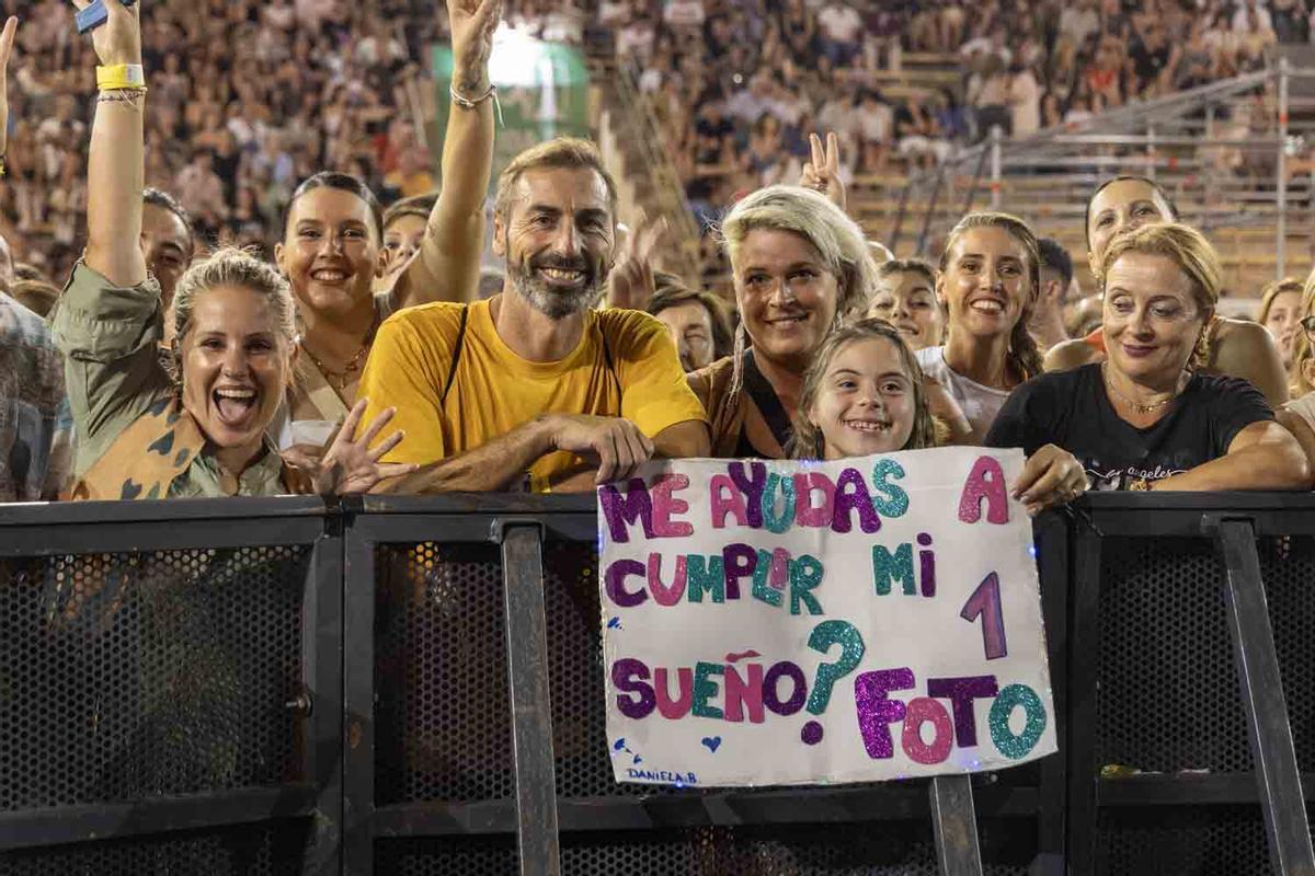 Manuel Carrasco desata la locura en la plaza de toros de Alicante