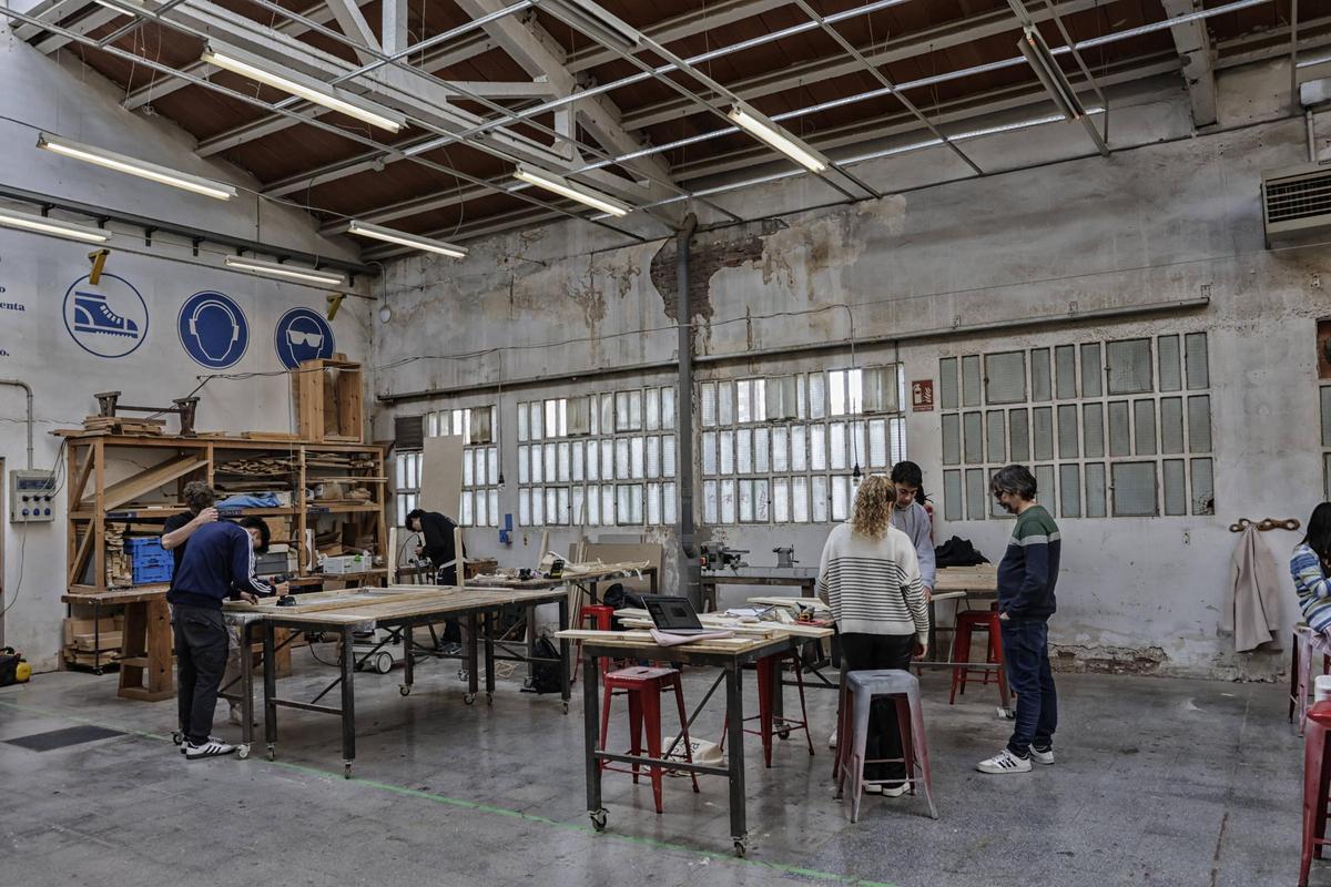 Un taller "único en el mundo", en riesgo de desaparecer en la Verneda