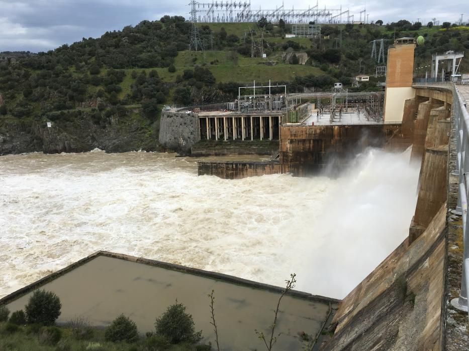 Las presas de Zamora abren los aliviaderos