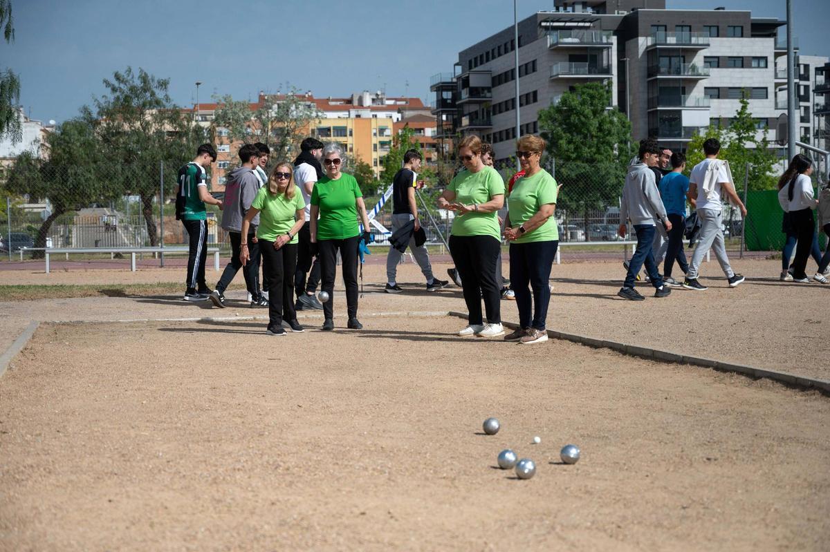 Fotogalería | Una jornada de deporte para los mayores de Badajoz