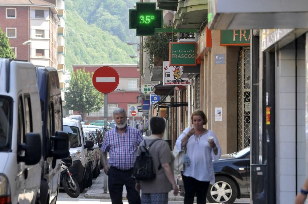 Calor en las calles de Mieres.