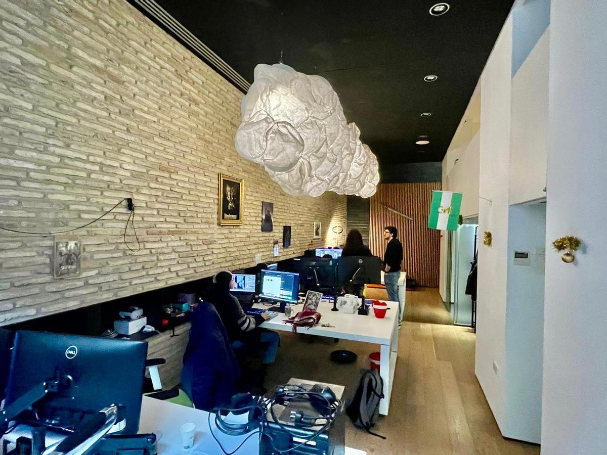 Equipo de The Game Kitchen en la oficina de Sevilla