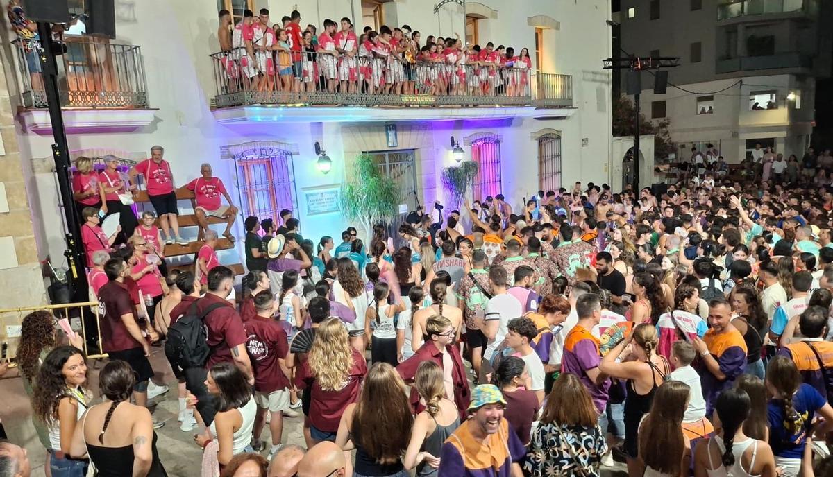 Las imágenes del espectacular inicio de las fiestas populares de Sant Jaume de Ondara Las imágenes del espectacular inicio de las fiestas populares de Sant Jaume de Ondara