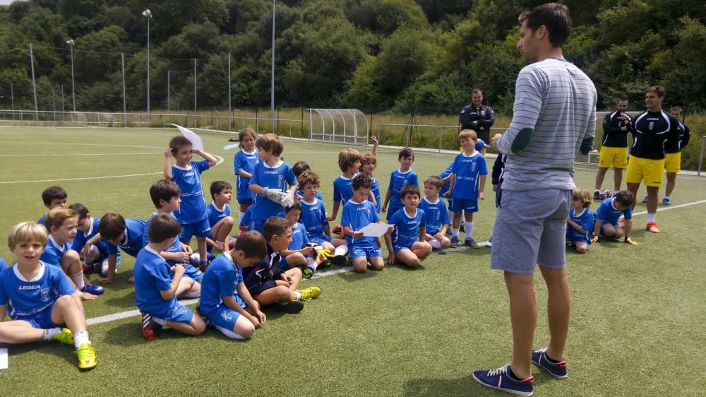 Visita de David Fernández al Campus el Real Oviedo