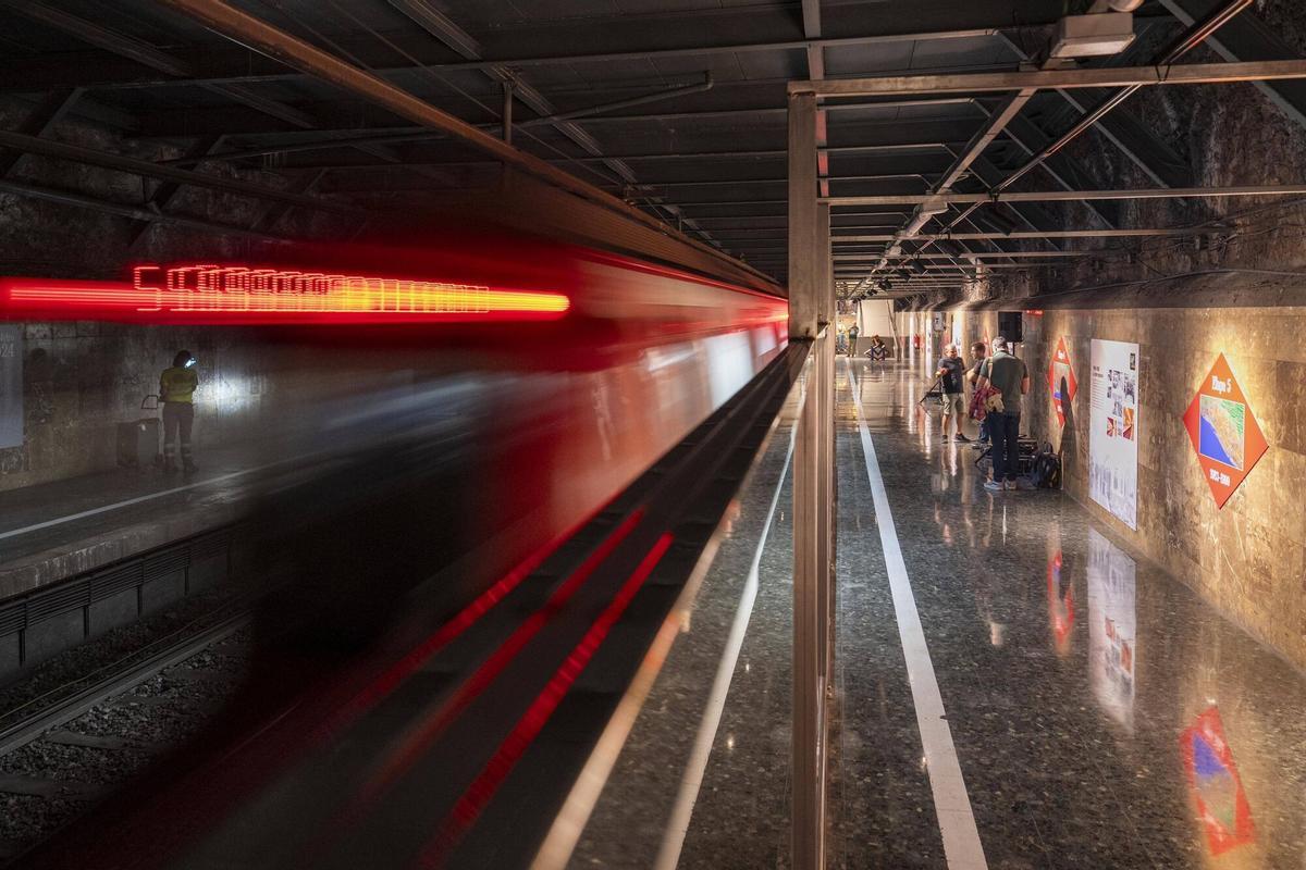 TMB abre la estación de metro ‘fantasma’ de Gaudí en Barcelona, el 2 de octubre de 2025.