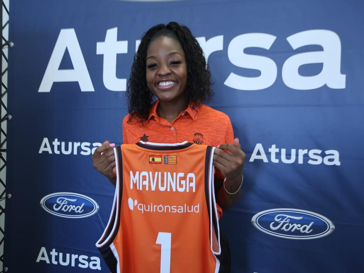 Mavunga, feliz con su nueva etapa taronja