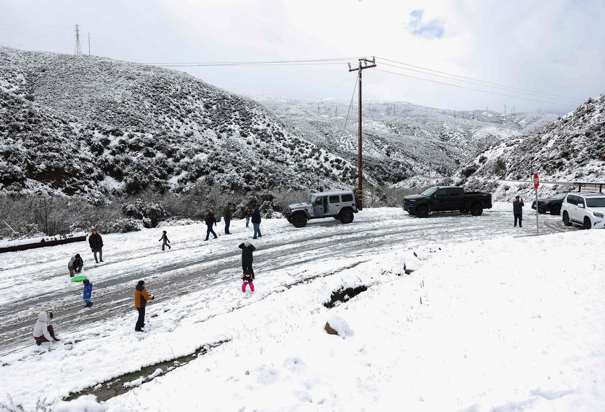 Fuertes nevadas en el sur de California