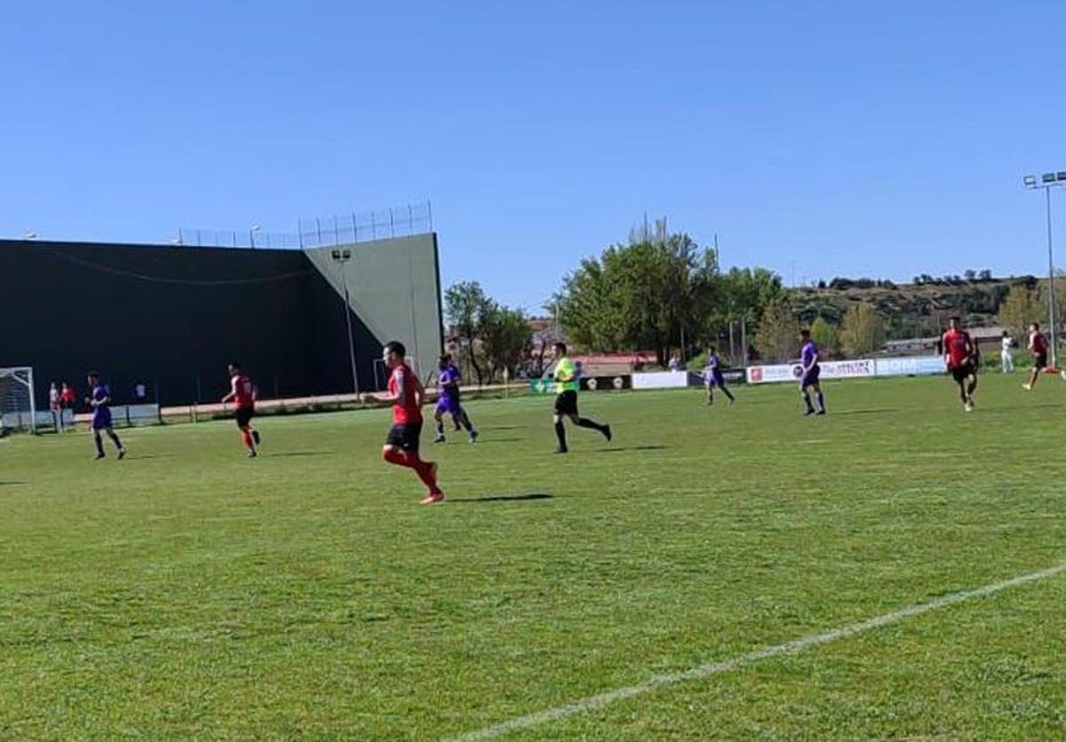 Un momento del encuentro entre Bovedana y Benavente-Villalpando. | CEDIDA