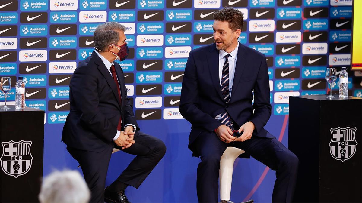 Pau Gasol se viste de corto en su presentación con el Barça