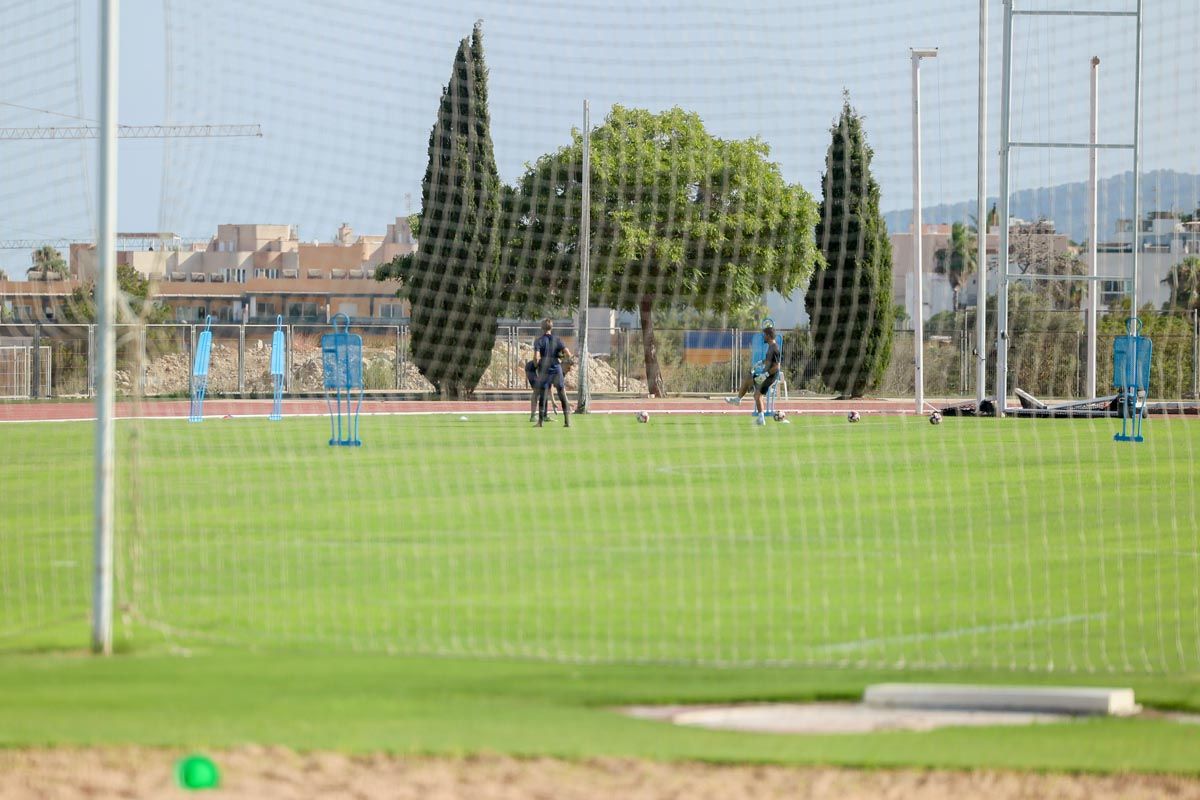 El primer entrenamiento de pretemporada de la UD Ibiza, en imágenes