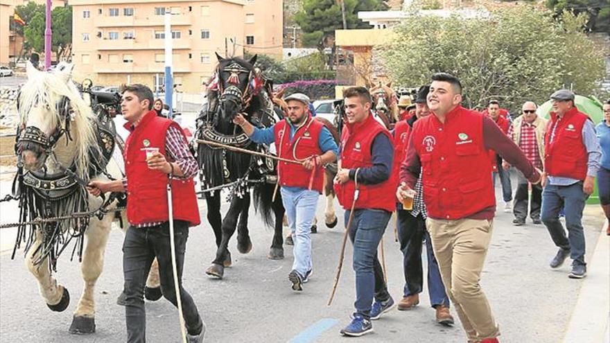 Peñíscola arranca la fiesta con el recorrido del árbol