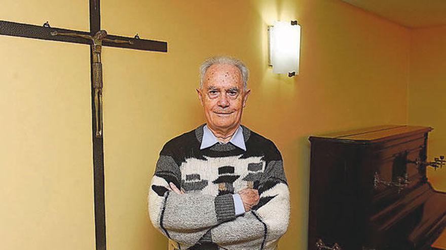 El sacerdote José Ignacio González Faus, ayer, en el Centro Fonseca, de los Padres Jesuitas. / Víctor Echave