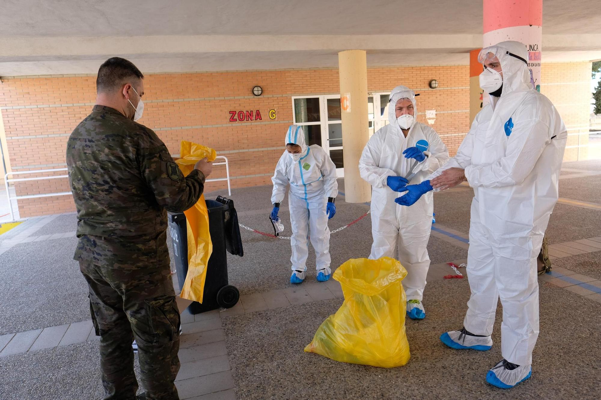 Militares del MOE desinfectan instalaciones de Monforte del Cid